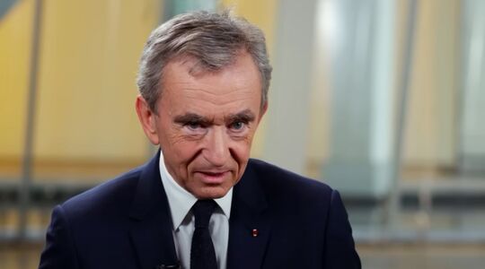 Interview met bernard arnault, de rijkste man van europa dankzij een hoog vermogenb