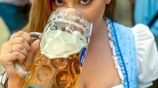 vrouwen in dirndl